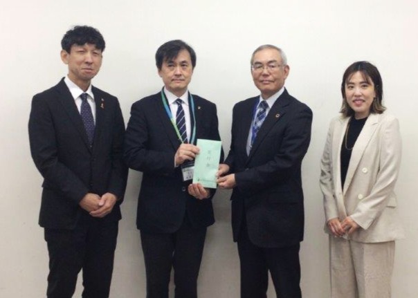 寄付金のお渡し