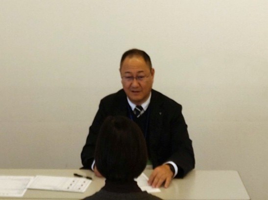 支援教育カウンセラーによる中学不登校に関する無料相談会 相談の様子